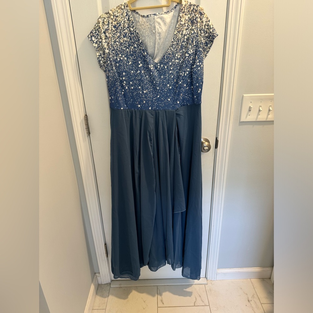 Blue V-neck dress perfect for a summer or fall wedding. Size XXL